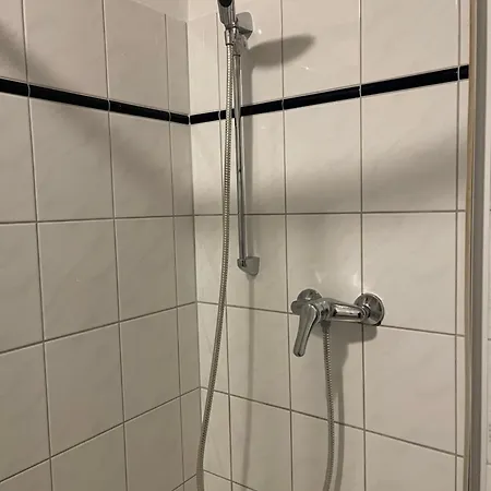 Zwischen Bluecherplatz Und Forstbaumschule 1 Oder 2 *