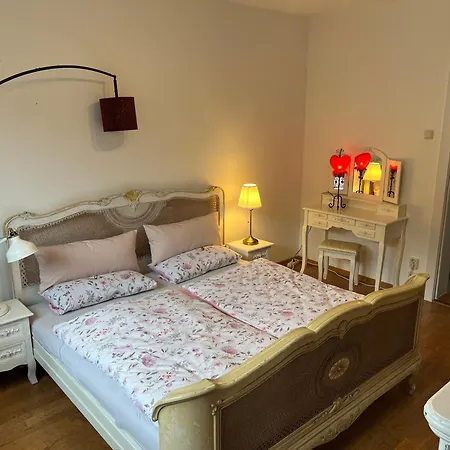 Zwischen Bluecherplatz Und Forstbaumschule 1 Oder 2 * 킬