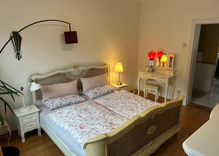 Zwischen Bluecherplatz Und Forstbaumschule 1 Oder 2 * Kilonia